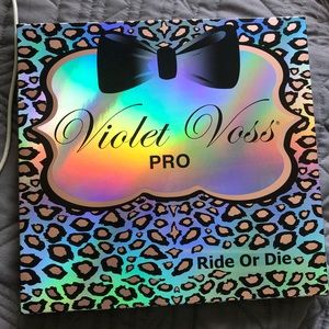 Brand new eye shadow pallet